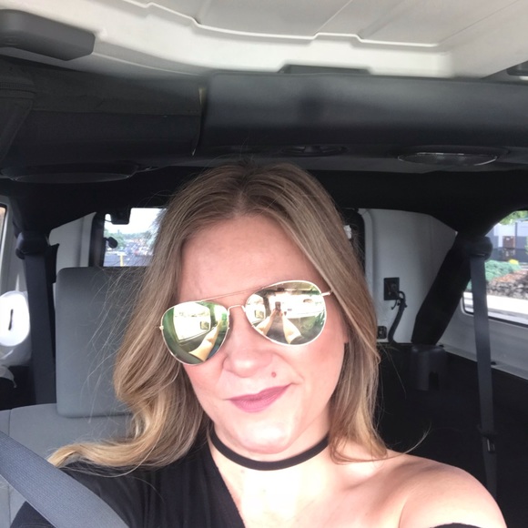 Meet your Posher, Heather - Picture 3 of 3